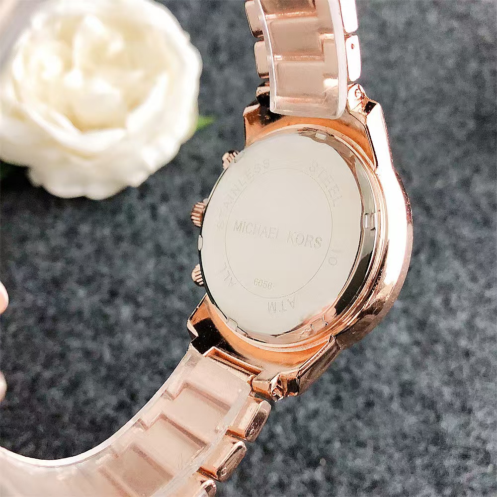 Michael Kors New Luxury Women' - огляд і ціна Luxury Lifestyle Photography